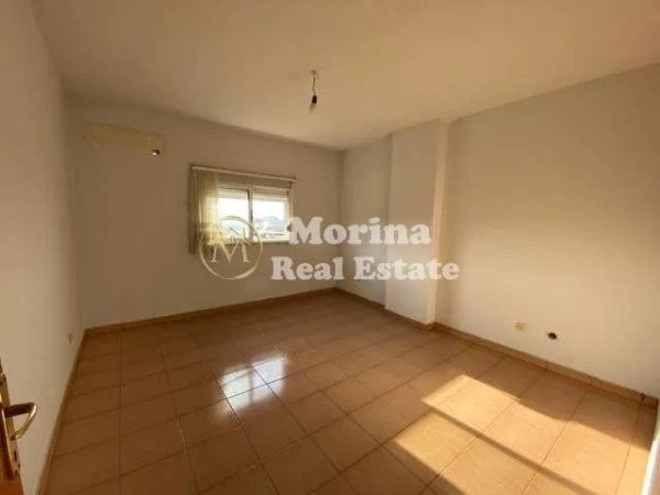Tirane, jepet me qera apartament 2+1 Kati 8, 110 m² 450 € (Komuna e Parisit)