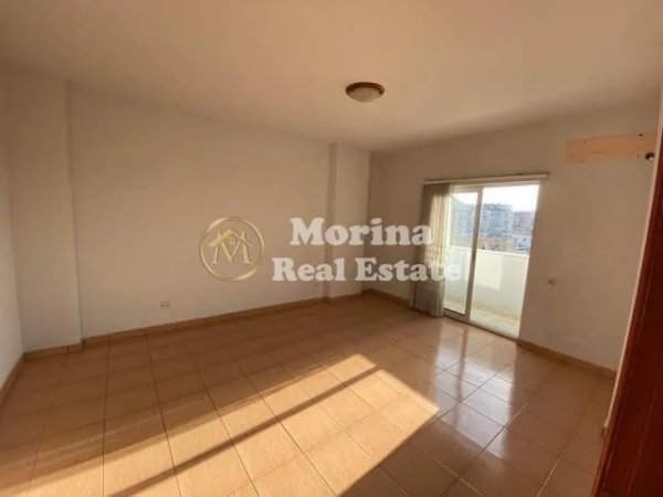 Tirane, jepet me qera apartament 2+1 Kati 8, 110 m² 450 € (Komuna e Parisit)