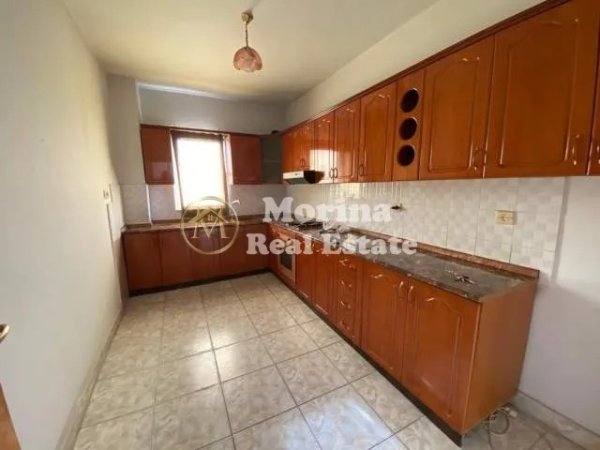 Tirane, jepet me qera apartament 2+1 Kati 8, 110 m² 450 € (Komuna e Parisit)