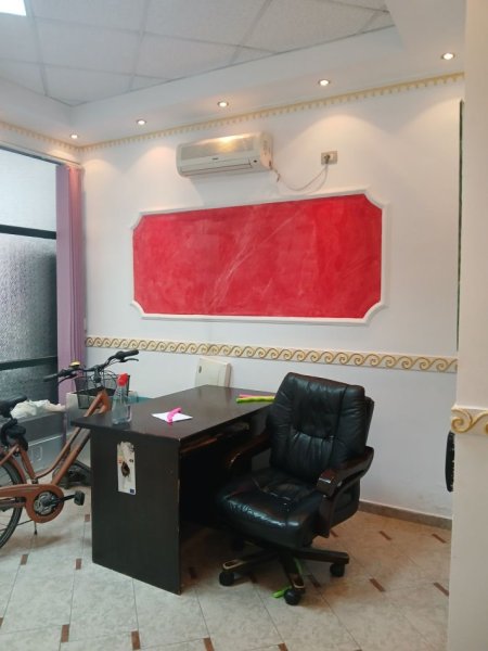 Tirane, jepet me qera dyqan Kati 0, 48 m² 450 € (21 dhjetori)