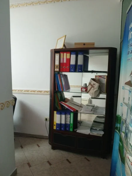 Tirane, jepet me qera dyqan Kati 0, 48 m² 450 € (21 dhjetori)