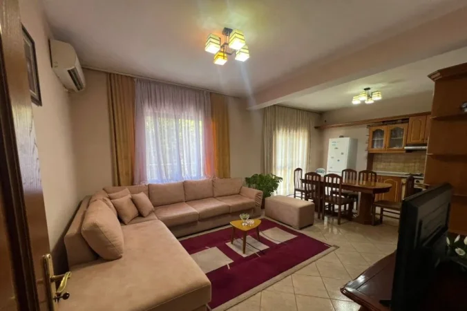 Tirane, jepet me qera apartament 2+1+Ballkon Kati 2, 120 m² 700 € (BLLOK)