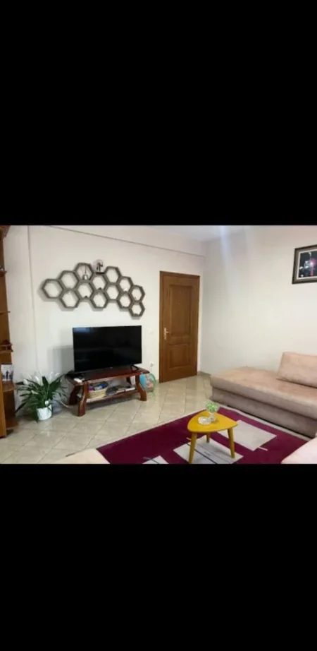Tirane, jepet me qera apartament 2+1+Ballkon Kati 2, 120 m² 700 € (BLLOK)