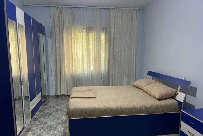 Tirane, jepet me qera apartament 2+1+Ballkon Kati 2, 120 m² 700 € (BLLOK)