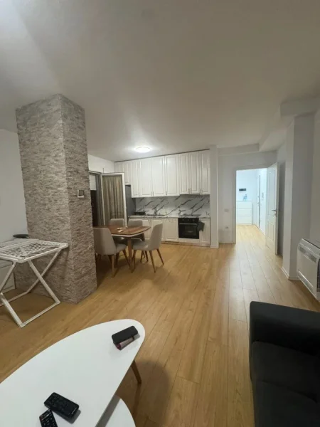 Tirane, jepet me qera apartament 1+1+Ballkon Kati 2, 81 m² 600 € (ASTIR)