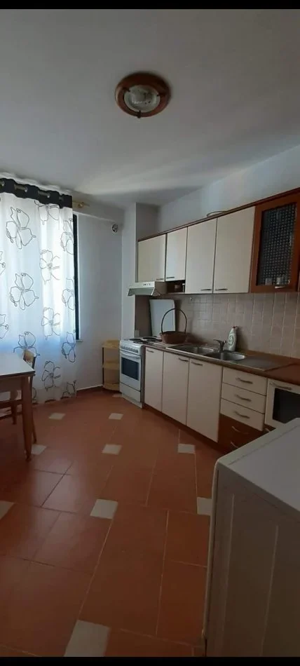 Tirane, jepet me qera apartament 2+1+Ballkon Kati 8, 76 m² 600 € (ISH EKSPOZITA)