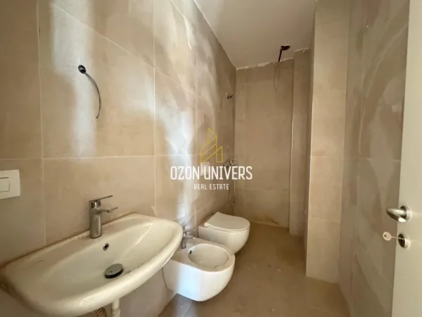 Tirane, shitet apartament 2+1+Ballkon Kati 4, 117 m² 328.440 € (Garden Building, Rruga e Kavajës)