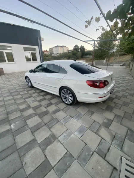 Tirane, Shitet nderrohet Nafte, e bardhë Klima 260.000 km 7.500 €