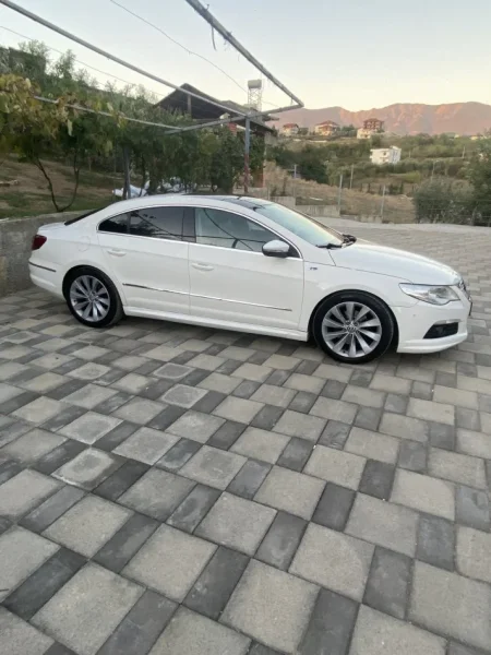 Tirane, Shitet nderrohet Nafte, e bardhë Klima 260.000 km 7.500 €