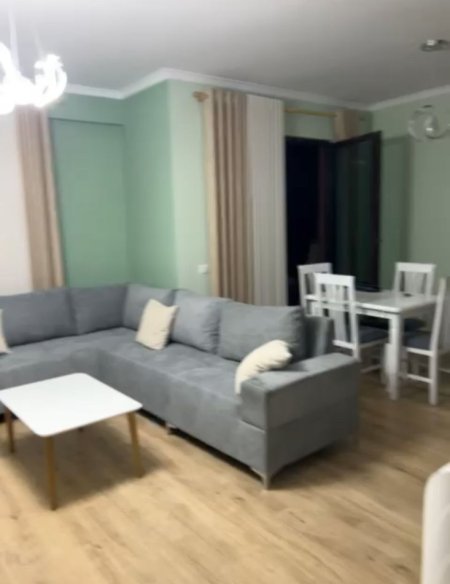 Tirane, jepet me qera apartament 2+1+Ballkon Kati 4, 90 m² 1.300 € (MYSLYM SHYRI)