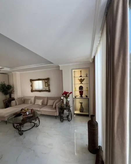 jepet me qera Vile Kati 2, 150 m² 2.000 € (Xhamlliku)