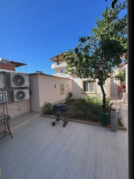 jepet me qera Vile Kati 2, 150 m² 2.000 € (Xhamlliku)