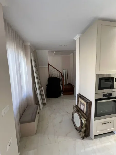 jepet me qera Vile Kati 2, 150 m² 2.000 € (Xhamlliku)