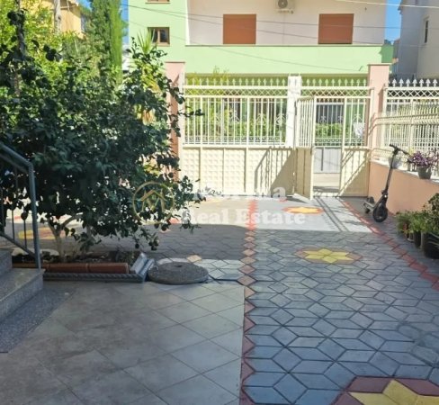 Tirane, jepet me qera apartament 1+1 Kati 1, 90 m² 400 € (Rruga Besa)