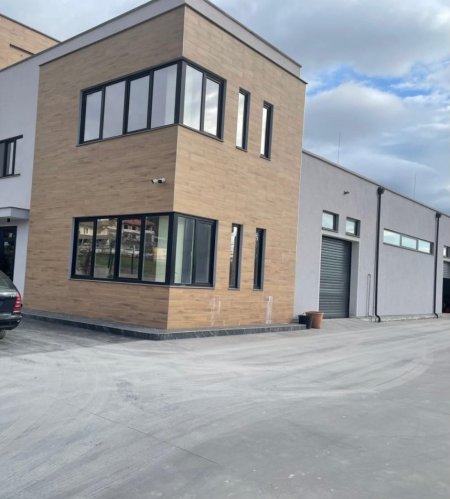 Tirane, jepet me qera , 200 m² 1.000 € (Vaqarr)