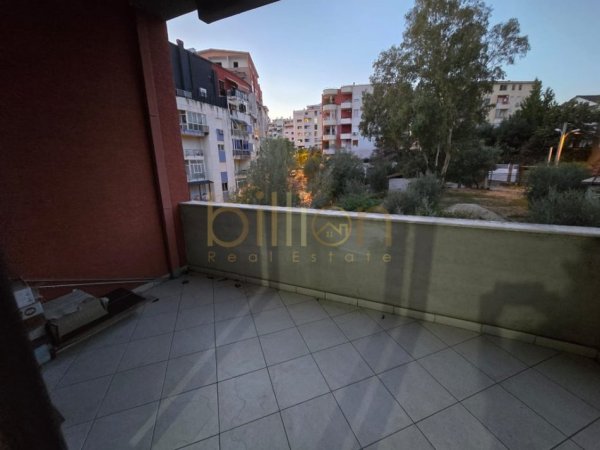 Tirane, jepet me qera 2+1+Ballkon , 106 m² 550 € 