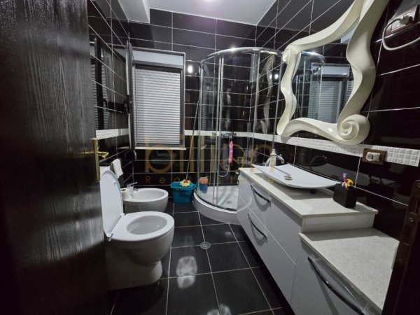 Tirane, jepet me qera 2+1+Ballkon , 106 m² 550 € 