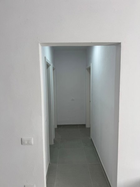 Tirane, jepet me qera apartament 2+1+Ballkon Kati 7, 110 m² 700 € (Astir ,prane bar famed)