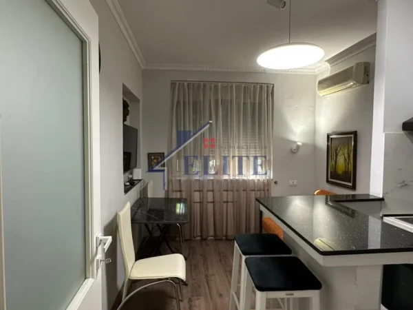 Tirane, jepet me qera apartament 1+1 Kati 1, 55 m² 550 € (Xhamia e Tabakeve)