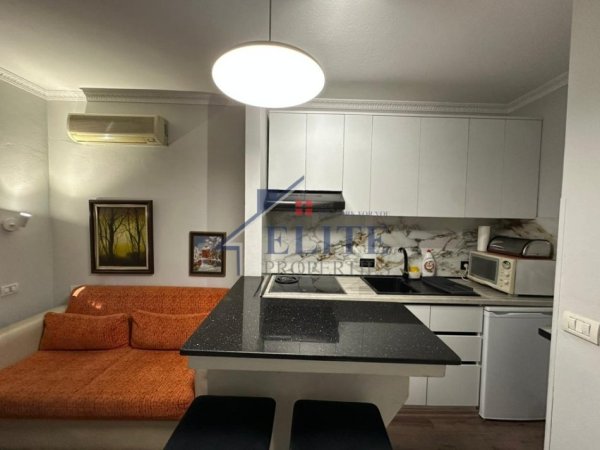 Tirane, jepet me qera apartament 1+1 Kati 1, 55 m² 550 € (Xhamia e Tabakeve)