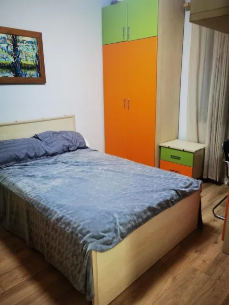Tirane, jepet me qera apartament 2+1+Ballkon Kati 2, 90 m² 600 € 