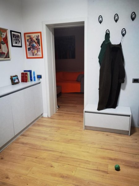 Tirane, jepet me qera apartament 2+1+Ballkon Kati 2, 90 m² 600 € 