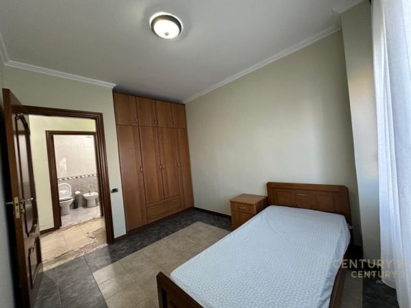 Tirane, shitet apartament 3+1+Aneks+Ballkon Kati 3, 138 m² 295.000 € (Bulevardi Zogu i Pare)