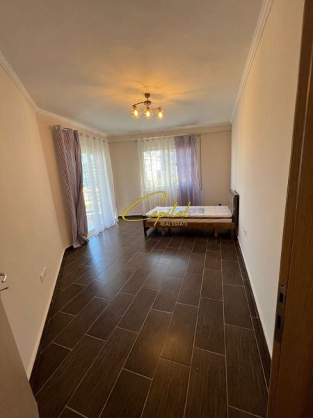 Tirane, jepet me qera apartament 2+1 Kati 4, 118 m² 450 € (YZBERISHT)