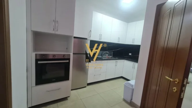 Tirane, jepet me qera apartament 3+1+Ballkon Kati 4, 110 m² 800 € (DON BOSCO)