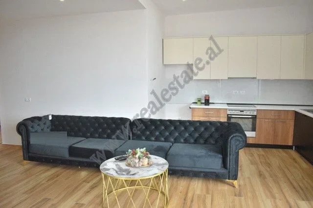 Tirane, jepet me qera apartament 5+1+Aneks+Ballkon Kati 6, 160 m² 1.500 € (RRUGA E DIBRES)