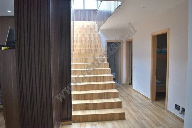 Tirane, jepet me qera apartament 5+1+Aneks+Ballkon Kati 6, 160 m² 1.500 € (RRUGA E DIBRES)
