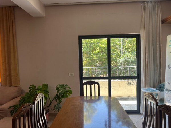 Tirane, jepet me qera apartament 2+1+Ballkon Kati 3, 90 m² 700 € 