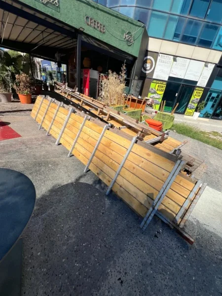 Vlore, okazion Shitet Tenda Pergola + Pedana e sapo cmontuar. Shume pak muaj e perdorur. 80m2 4.500 €