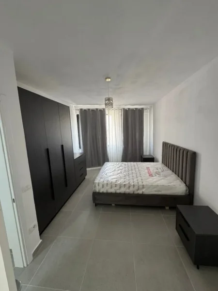 Tirane, jepet me qera apartament 2+1 Kati 7, 100 m² 600 €