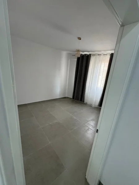 Tirane, jepet me qera apartament 2+1 Kati 7, 100 m² 600 €