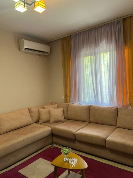 Tirane, jepet me qera apartament 2+1+Ballkon Kati 3, 90 m² 700 € (Bllok , rruga dora d&#039;istria)