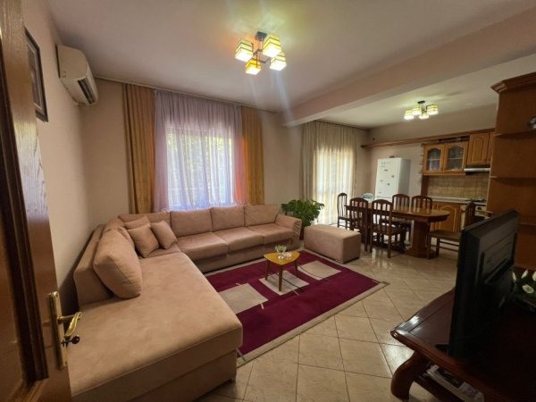 Tirane, jepet me qera apartament 2+1+Ballkon Kati 3, 90 m² 700 € (Bllok , rruga dora d&#039;istria)