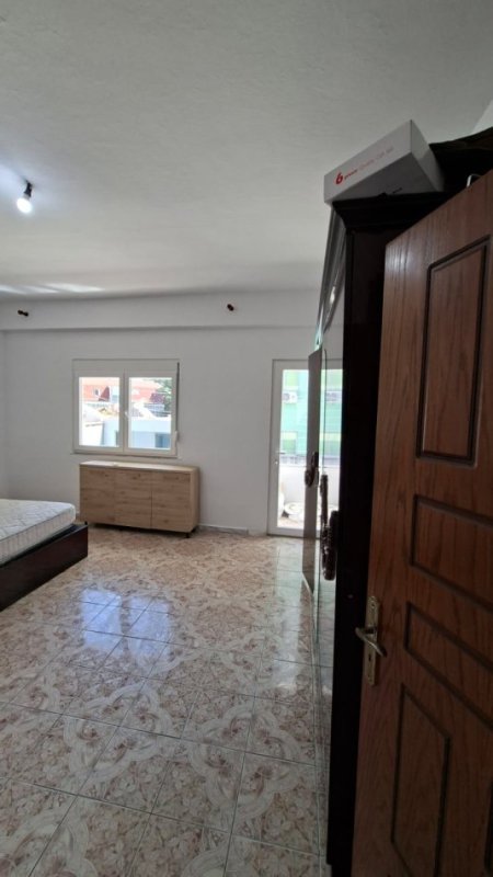 Tirane, jepet me qera apartament 1+1+Ballkon Kati 2, 70 m² 500 € 