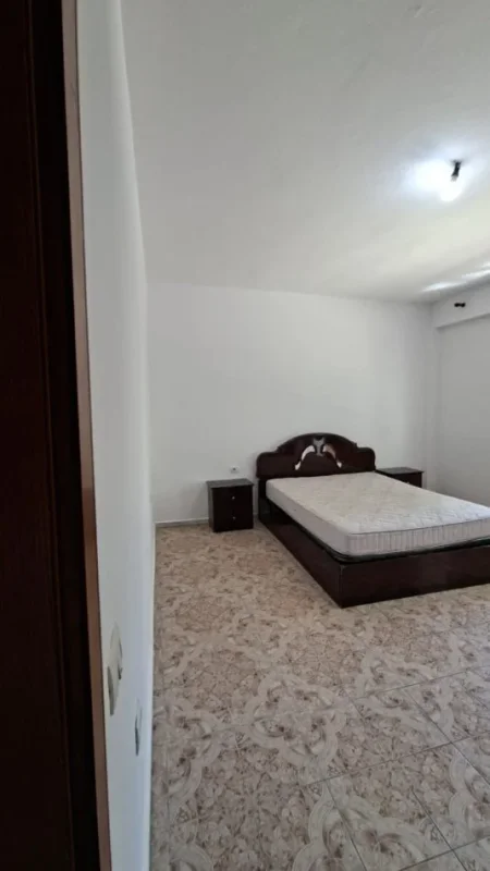 Tirane, jepet me qera apartament 1+1+Ballkon Kati 2, 70 m² 500 € 