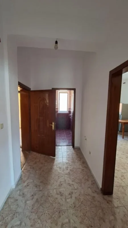 Tirane, jepet me qera apartament 1+1+Ballkon Kati 2, 70 m² 500 € 