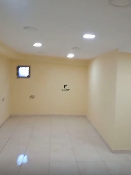Tirane, jepet me qera dyqan Kati 0, 30 m² 450 € (KAFE FLORA)
