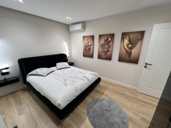 Tirane, jepet me qera apartament 2+1 Kati 3, 100 m² 1.500 € (Ish Ekspozita)