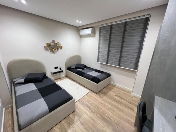 Tirane, jepet me qera apartament 2+1 Kati 3, 100 m² 1.500 € (Ish Ekspozita)
