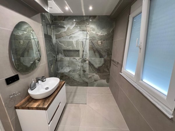 Tirane, jepet me qera apartament 2+1 Kati 3, 100 m² 1.500 € (Ish Ekspozita)