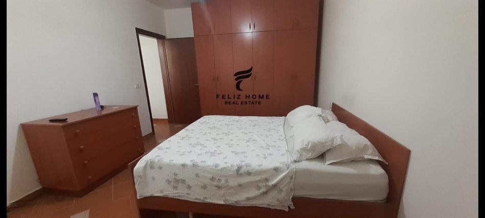 Tirane, jepet me qera apartament 1+1 Kati 8, 76 m² 600 € (PRANE GJYKATES SE TIRANES)