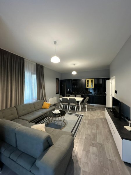 Tirane, jepet me qera apartament 3+1 , 120 m² 1.200 € (Kompleksi Square 21)