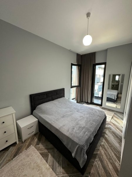 Tirane, jepet me qera apartament 3+1 , 120 m² 1.200 € (Kompleksi Square 21)