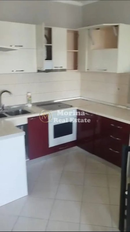 Tirane, jepet me qera apartament 2+1 Kati 7, 100 m² 300 € (Fresku)