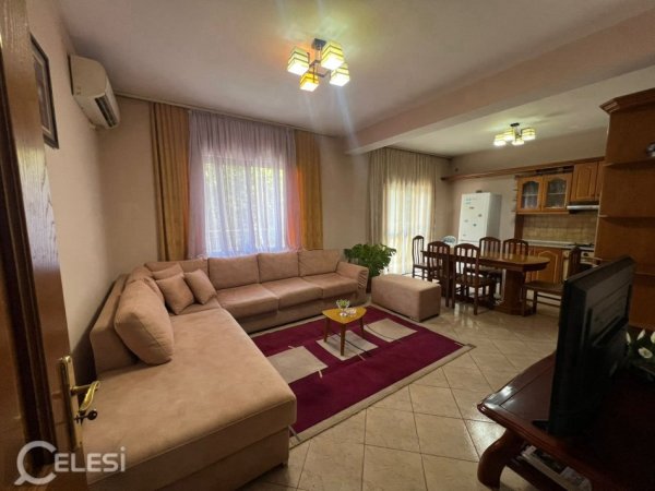 Tirane, jepet me qera apartament 2+1+Ballkon Kati 2, 120 m² 700 € (GARDA)