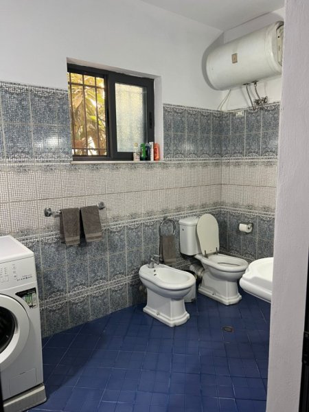 Tirane, jepet me qera apartament 2+1+Ballkon Kati 2, 120 m² 700 € (GARDA)